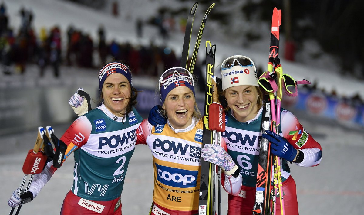 Norralannade kolmikvõit, keskel võidunaine Therese Johaug