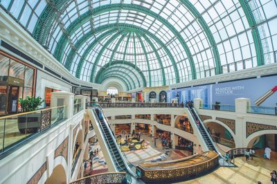 Üks paljudest Majid Al Futtaimile kuuluvatest ostukeskustest – Mall of the Emirates Dubais.