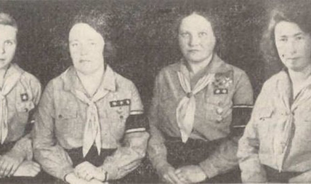 1930-ndatest pärit fotol on Viru Maleva KT instruktor, ringkonnavanem, abi ja sekretär