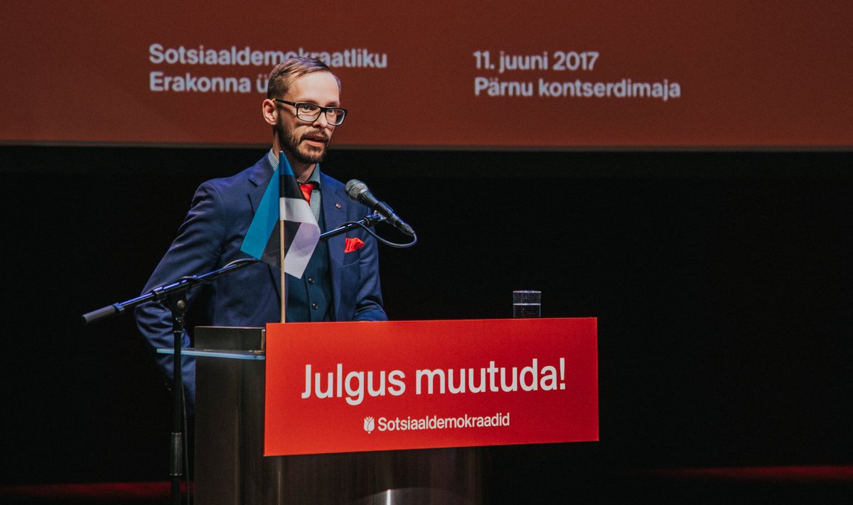 Sotside peasekretär Kristen Kanarik Pärnu kontserdimajas erakonna üldkogul. 