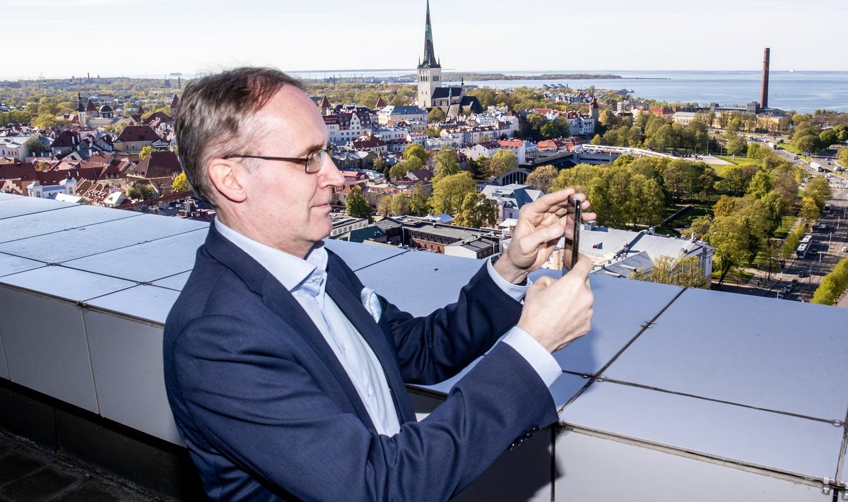 SOK-i juhatuse esimees Taavi Heikkilä teeb Viru hotelli ülemisel korrusel selfit. Grupp otsib Tallinnas ja selle lähiümbruses laienemisvõimalusi.