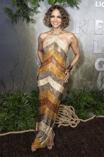 Halle Berry kandmas Tamara Ralphi loomingut.