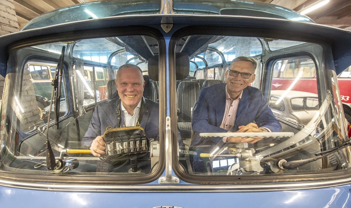 RELVAVENNAD: Armastus busside vastu liitis Hugo Osula ja Tõnu Piiburi sedavõrd, et üheskoos on korda tehtud lausa 15 bussi.