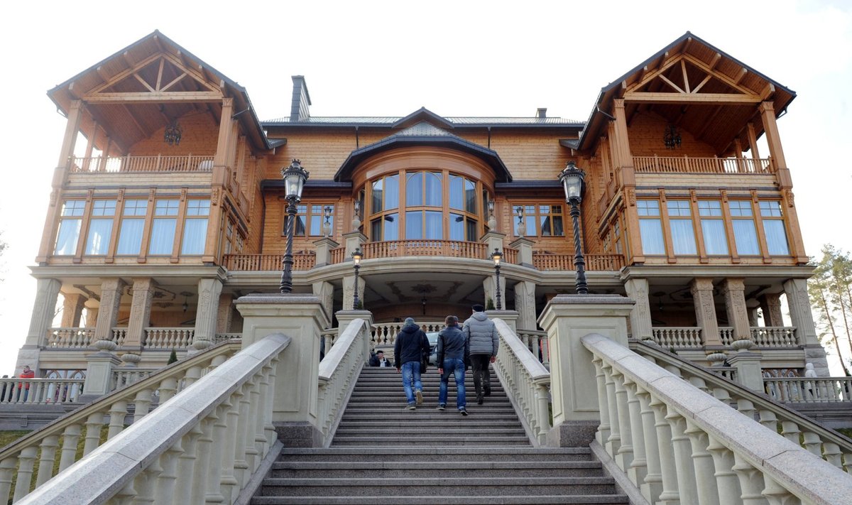 Ukraine ekspresidendi Viktor Janukovõtši luksuslik residents Mežigirjas on samuti Soome ettevõtte Honkarakenne ehitatud.