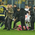 VIDEO | Türgi jalgpallihooaeg pandi pausile, sest klubi president andis kohtunikule peksa