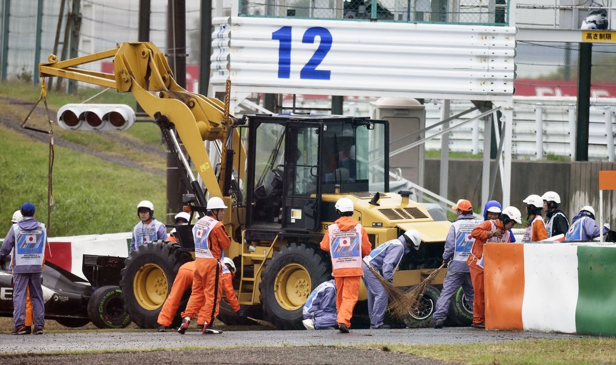 Rajatraktor, millele Jules Bianchi 2014. aasta 5. oktoobril otsa sõitis.