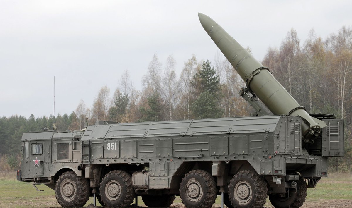 Exercises for installing Iskander missile system