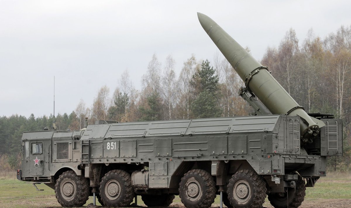 Exercises for installing Iskander missile system
