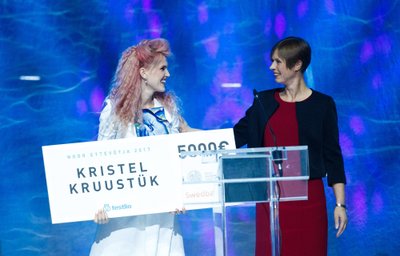 Aasta noorettevõtja tunnustamisel - priisi andis üle president Kersti Kaljulaid. 