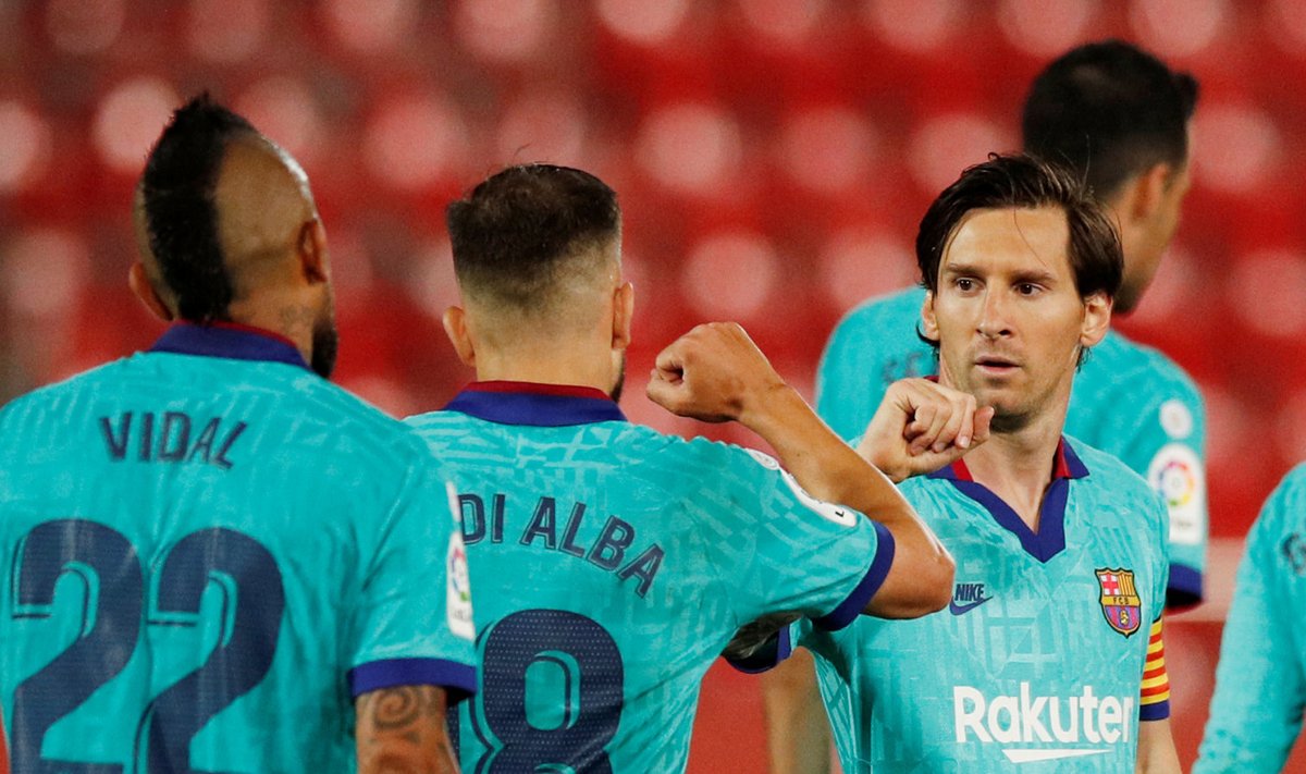 Lionel Messi  tähistab väravat