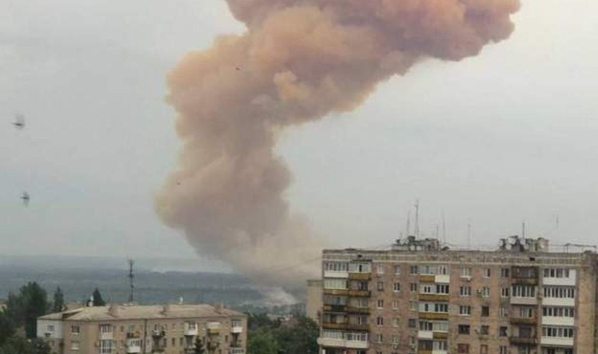 Väidetavalt on pildil kujutatud Sjeverodonetskis teisipäeva hilisõhtul Vene õhurünnaku tagajärjel tekkinud keemiatehase plahvatust.  
