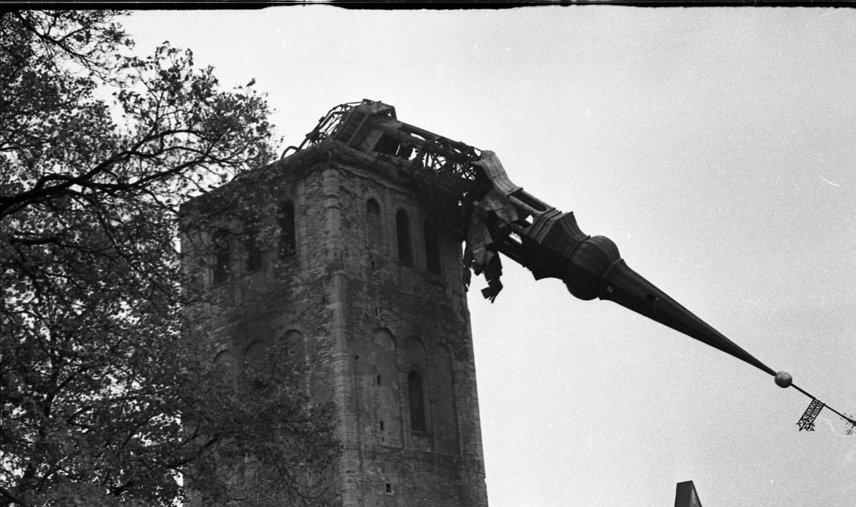 Niguliste kiriku torn peale põlemist (1982)