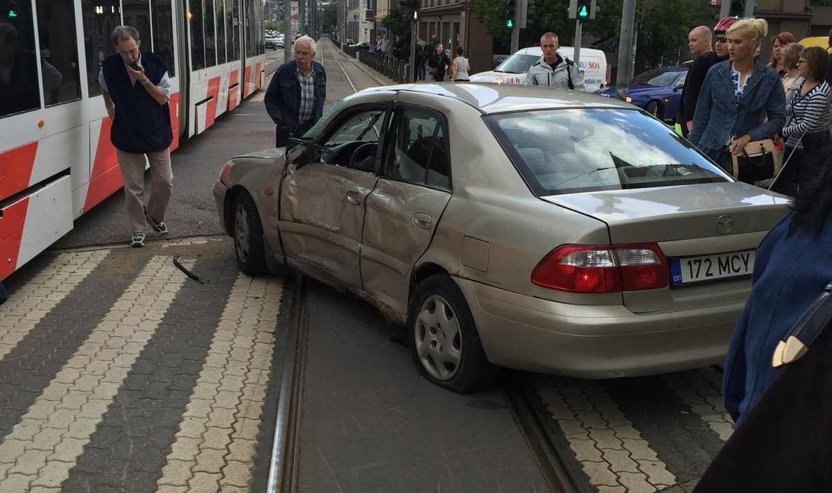 Liiklusõnnetus Tartu maanteel