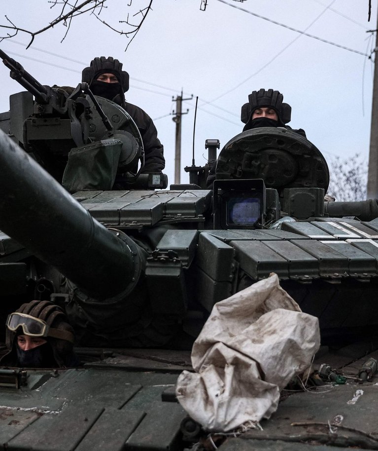 Ukraina sõjaväelased tankiga rindel. Foto on tehtud tänavu 12. jaanuaril Kreminnas.
