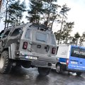 FOTOD ja VIDEO: Eesti eriteenistuste sõidukid kihutasid Ämari lennuväljale