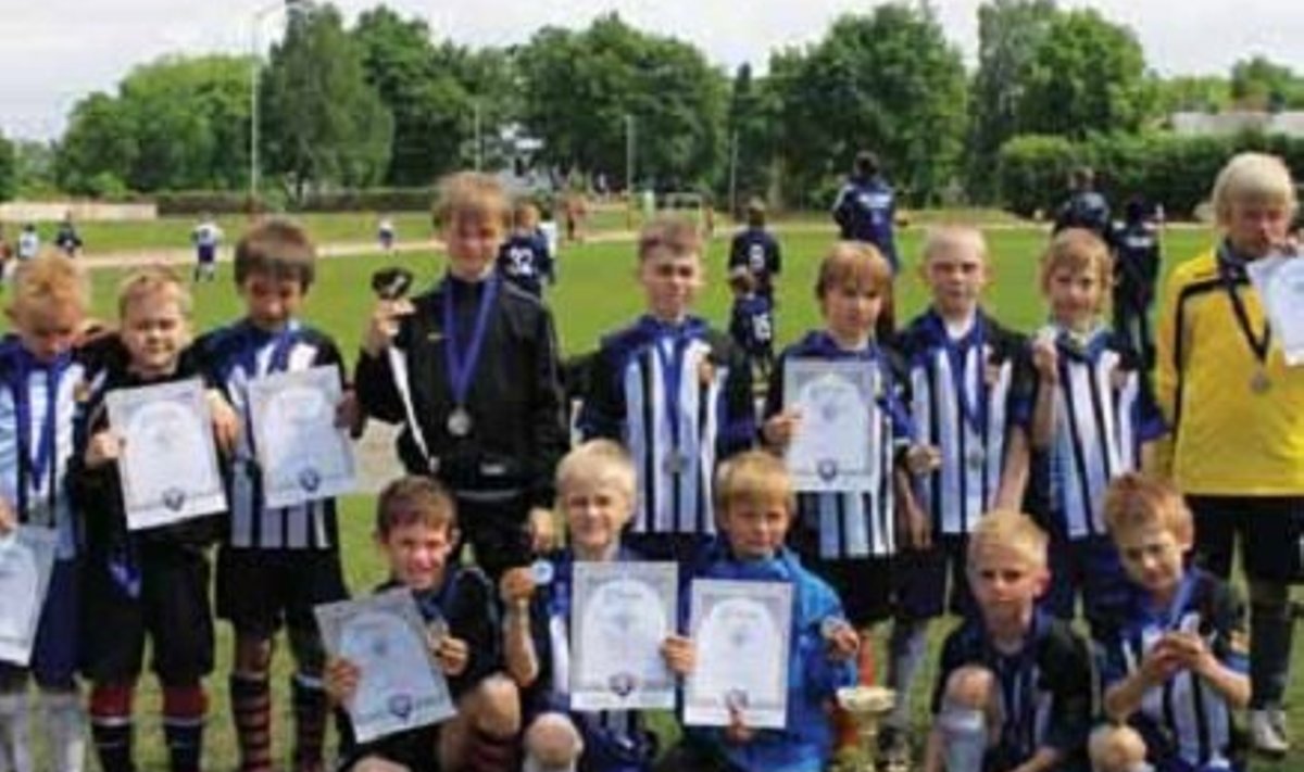 Tabasalu jalgpalliklubi 2002-2003 sündinud poisid. Foto: erakogu