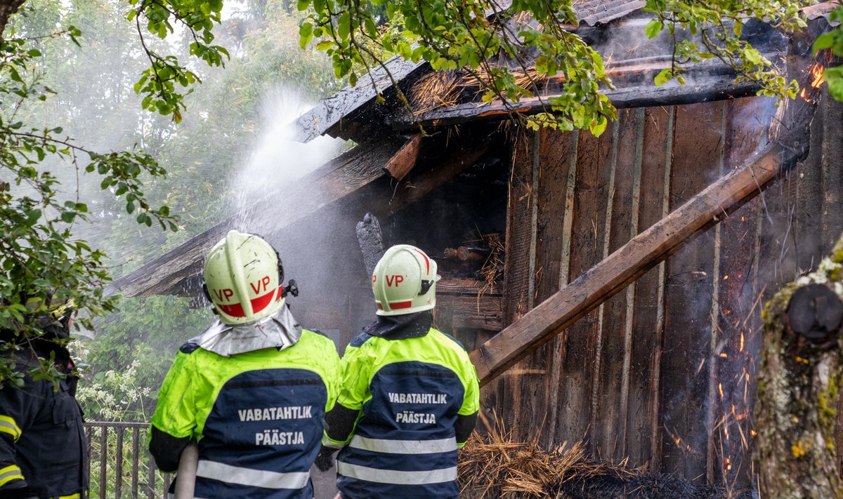 Pikselöögist on tänavu süttinud mitu talumaja, kuid hävinud on ka tehnikat.