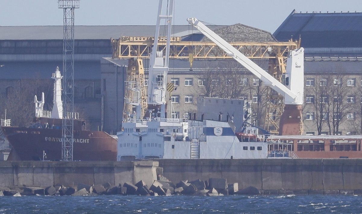 Veteranparvlaevad Hari- ja Kõrgelaid ootavad Vene-Balti sadama kai ääres oma saatust.