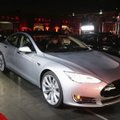 Elon Musk esitles uut Tesla Model S-i: nelikvedu ja autopiloot