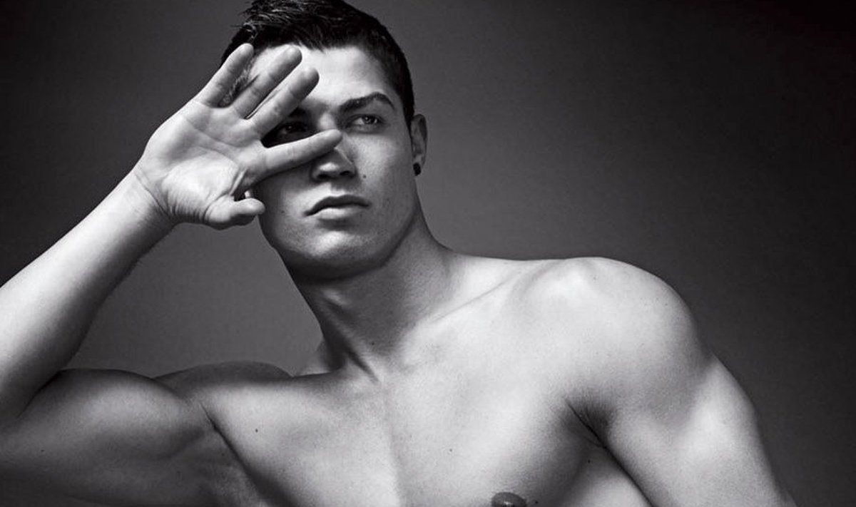 This image released by Giorgio Armani press office in Milan, Thursday Jan 14, 2010 shows  soccer star Cristiano Ronaldo posing  to promote the new Spring-Summer  Emporio Armani underwear and Armani Jeans campaigns. The advertising campaign for Armani featuring Cristiano Ronaldo will cover fashion and lifestyle magazines and billboards in major cities around the world. (AP Photo/Mers Alas-Marcus Piggot, Giorgio Armani press office, ho) ** NO SALES** MANDATORY CREDIT ** EDITORIAL USE ONLY / SCANPIX Code: 436