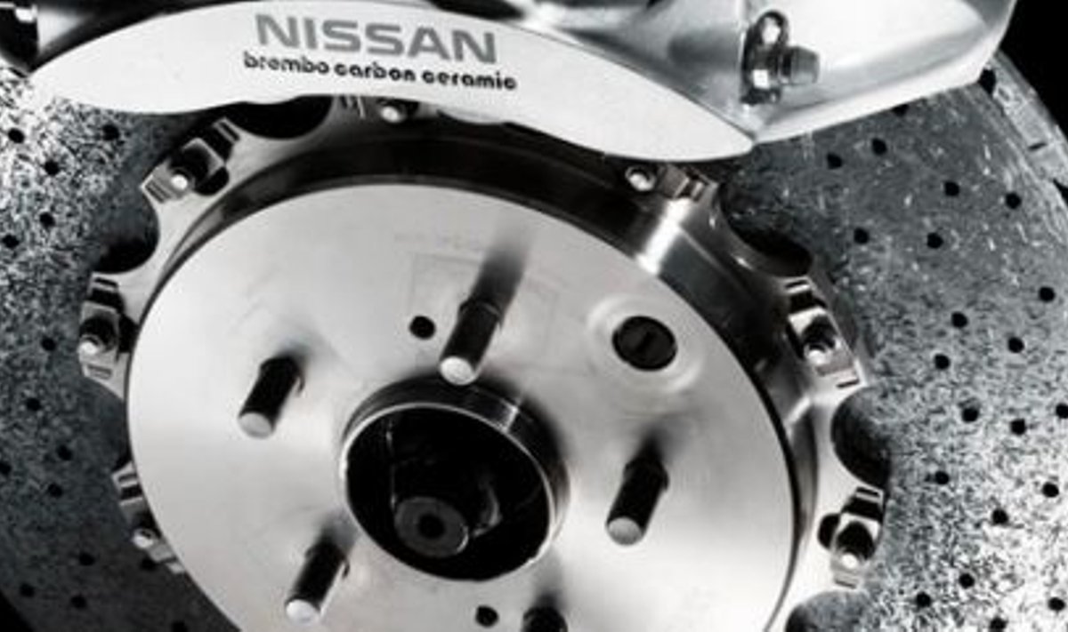 Superauto Nissan GT-R piduriketas on keraamiline ja väga tõhus. Ent ka see kipub vilisema