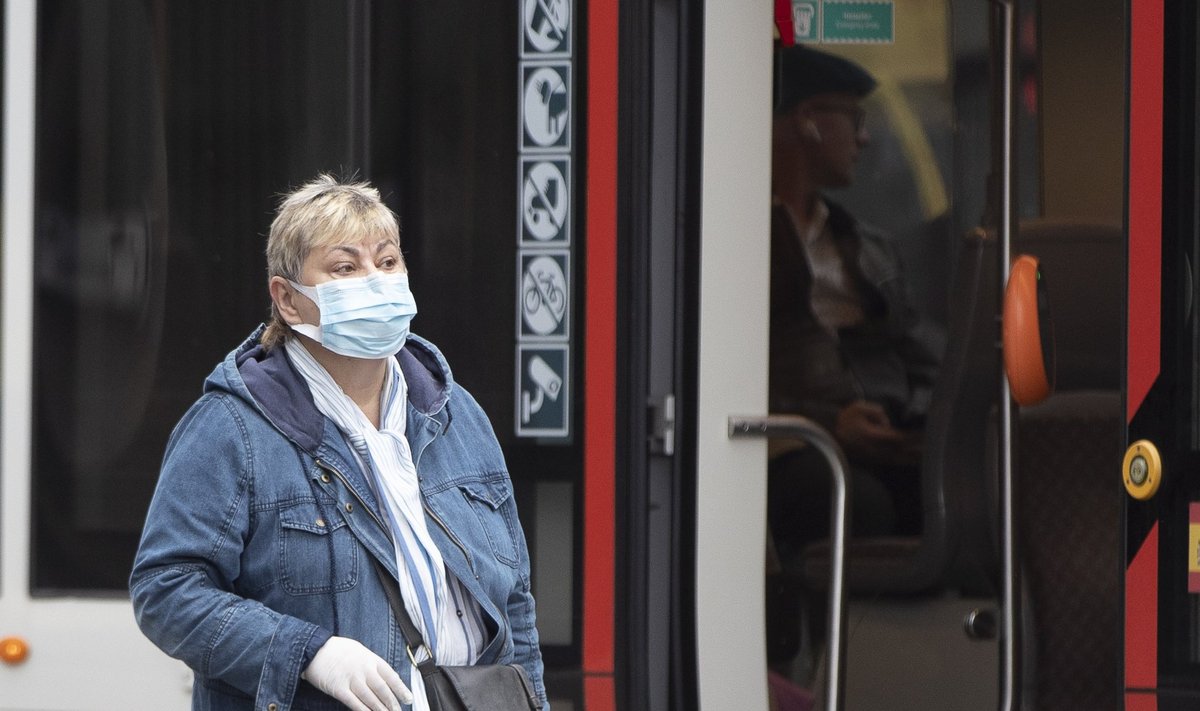 Ühistranspordis tasub nakkuse pidurdamiseks kanda maski.
