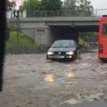 LUGEJA VIDEOD JA FOTOD: Tartu Riia maantee viadukti alla tekkis ootamatult jõgi