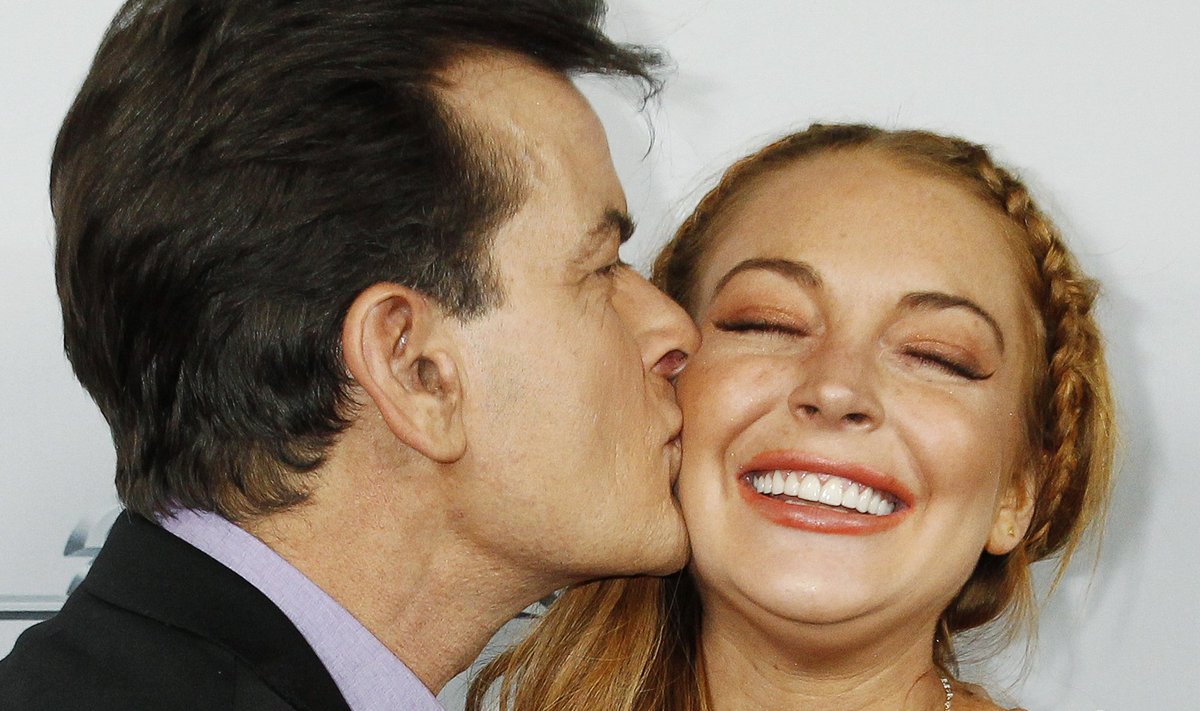 Cast member Sheen kisses co-star Lohan on the cheek at the premiere of "Scary Movie 5" in Hollywood