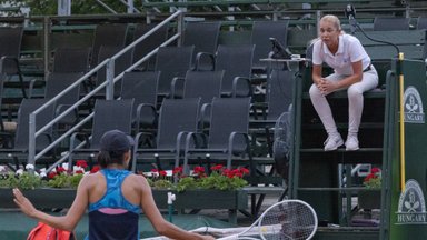 VIDEO | Tennisisti tülgastav käitumine ajas kaasmängijad ja fännid marru, pisarates vastane ei suutnud kohtumist jätkata