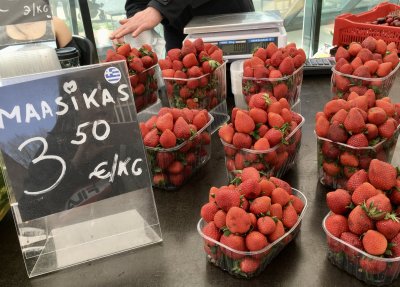 Kreeka maasikad Balti Jaama Turul.