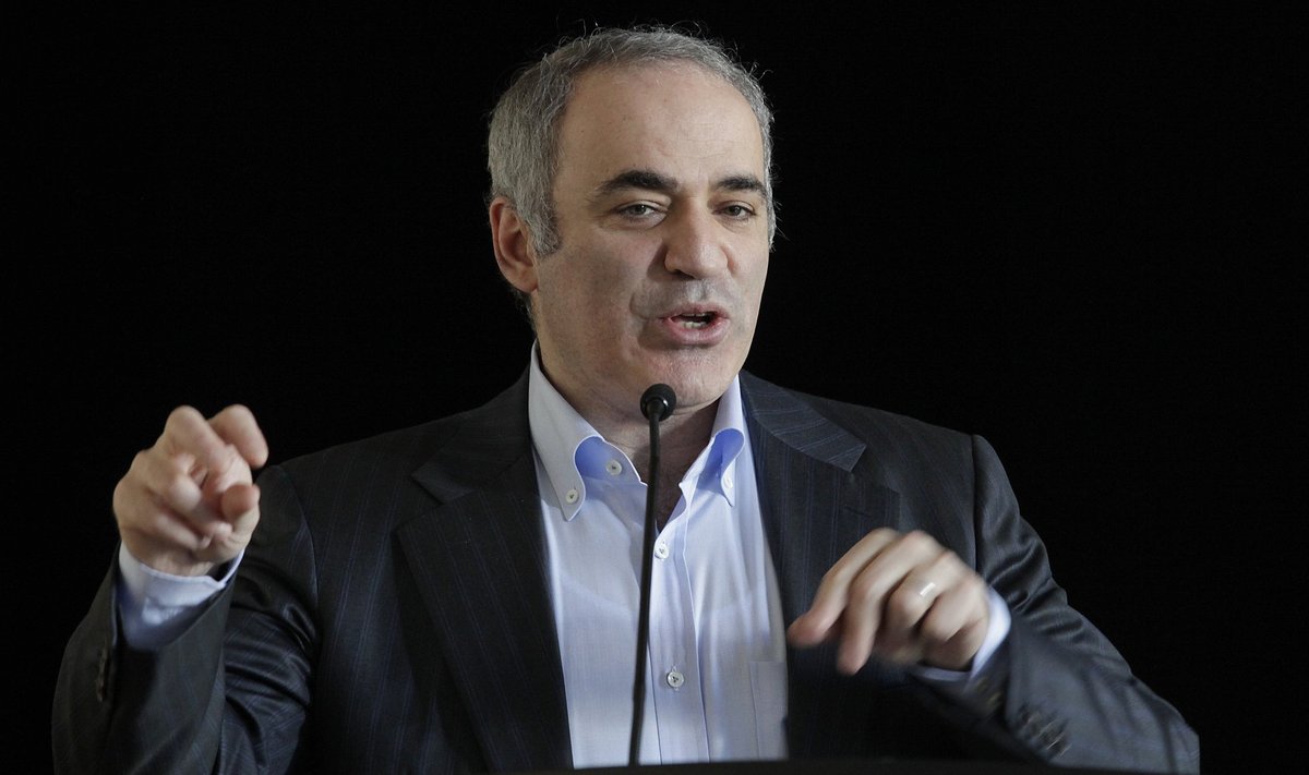Garri Kasparov Tallinna ülikoolis avalikku loengut pidamas