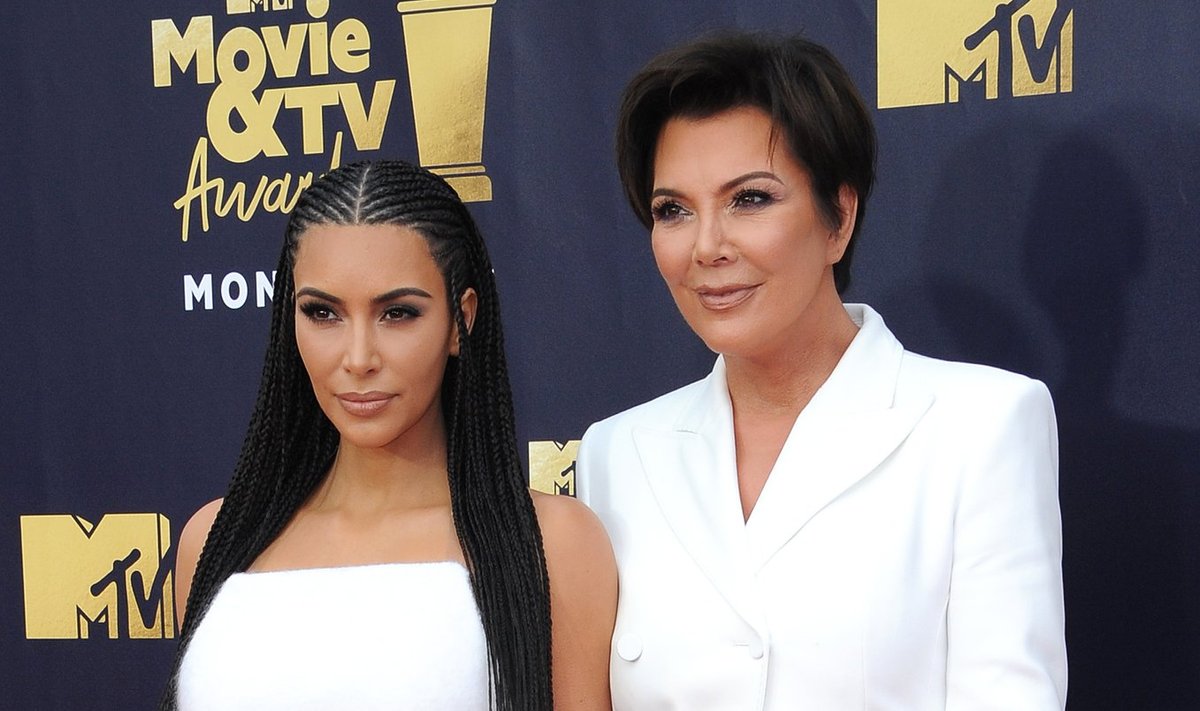 Kim Kardashian oma ema Kris Jenneriga.