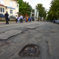 ФОТО: Улица, по которой ездят президенты, в дырах на протяжении последних пяти лет