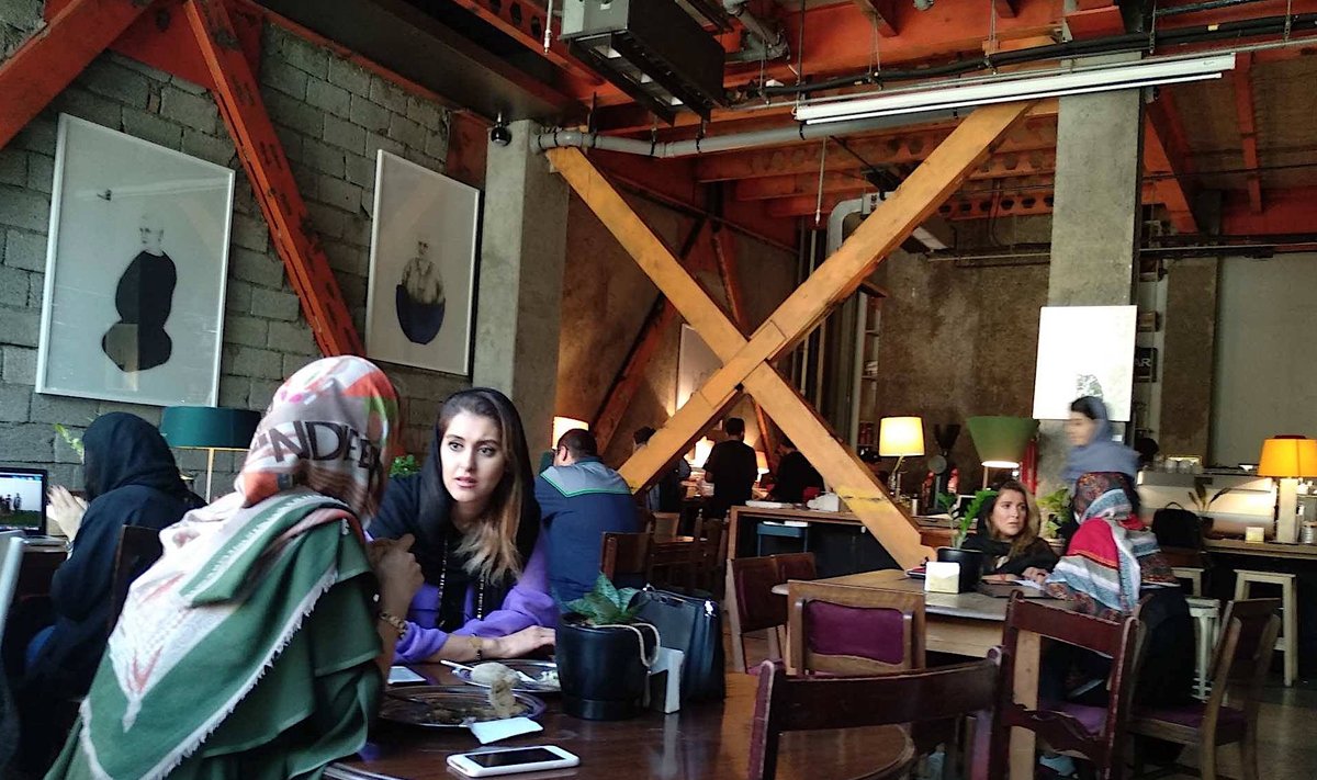 Teherani kohvikud on nagu meil baarid. Vaieldakse ja flirditakse.