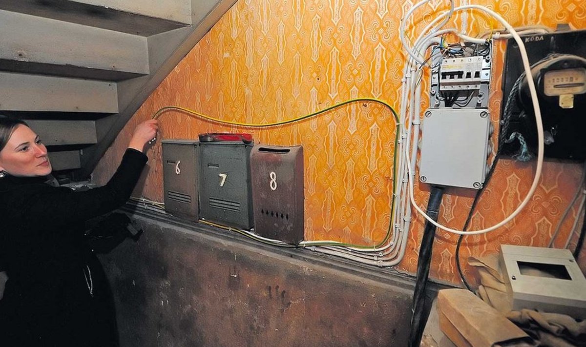 Heli Pilli majas käivad pingesüsteemi vahetamise ettevalmistused, praeguse süsteemiga pole võimalik korraga kasutada isegi kaht elektriseadet.