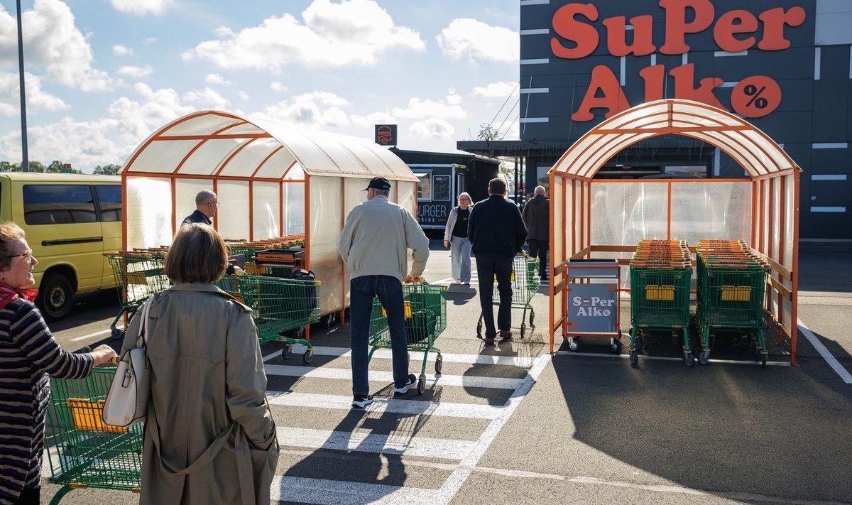 Soomlased sõidavad Läti alkoholipoodidesse koguni bussiga, ostes sealt hulga alkoholi. 