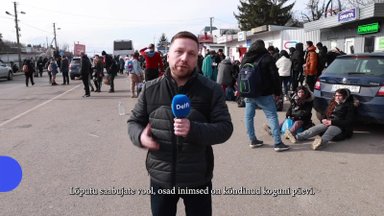 VIDEO JA FOTOD | Delfi reporter Ukraina-Poola piiripunktis: osa põgenikke on siia kõndinud kolm päeva