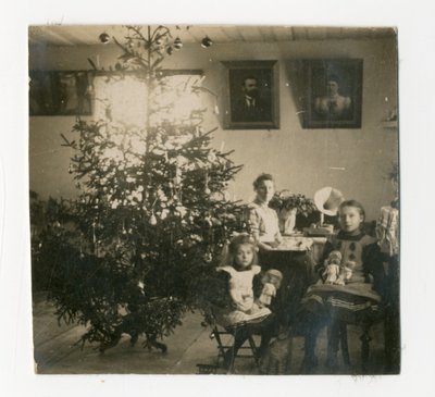  Jõulud Otstavelite peres, u 1915. aastal, PäMu _ 15618:90 F 3663:90, Pärnu Muuseum SA, http://www.muis.ee/museaalview/157131