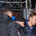Отсидевшего 30 суток Навального сразу же снова задержали по "экзотической" статье