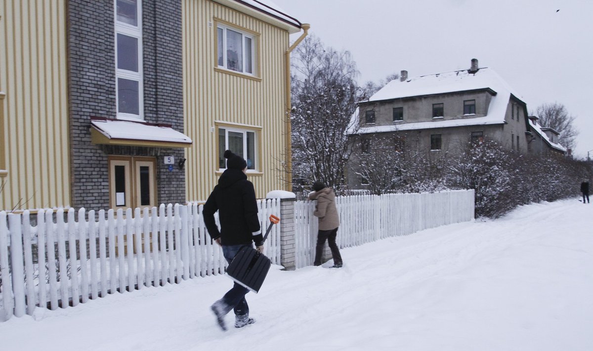 Lumine hommik tähendab tihtipeale seda, et linnakodanikel tuleb enne tööle minemist kõnnitee lumekuhjast puhtaks kühveldada.