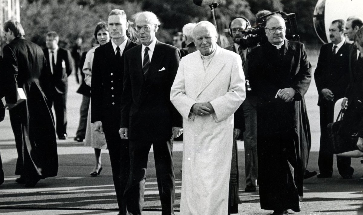 25 aastat tagasi oli toonase paavsti, Johannes Paulus II visiidil oluline lisamõõde – see andis märku Eesti kuulumisest Euroopasse ja Euroopa kultuuriruumi.