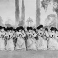 Plahvatavad kammid ja kergestisüttivad kleidid: 19. sajandi mood oli täis tapvaid ohte