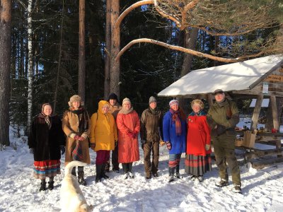 Lindora koosoleku osalised tänavu märtsikuus pärast läbirääkimisi ja kokkuleppele saamist. Paremal peametsaülem Andres Sepp.