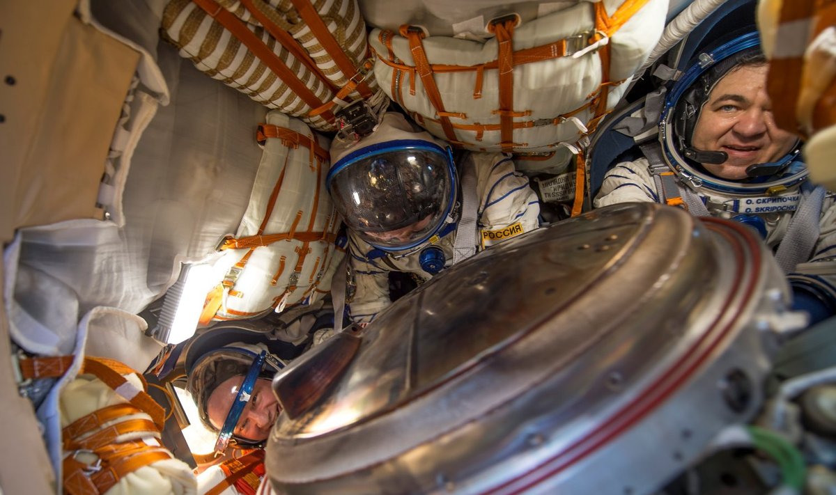 Jeffrey Williams, Aleksei Ovtšinin ja Oleg Skripotška tulid maa peale 7. septembril, jättes kosmosejaama vaid kolm inimest.