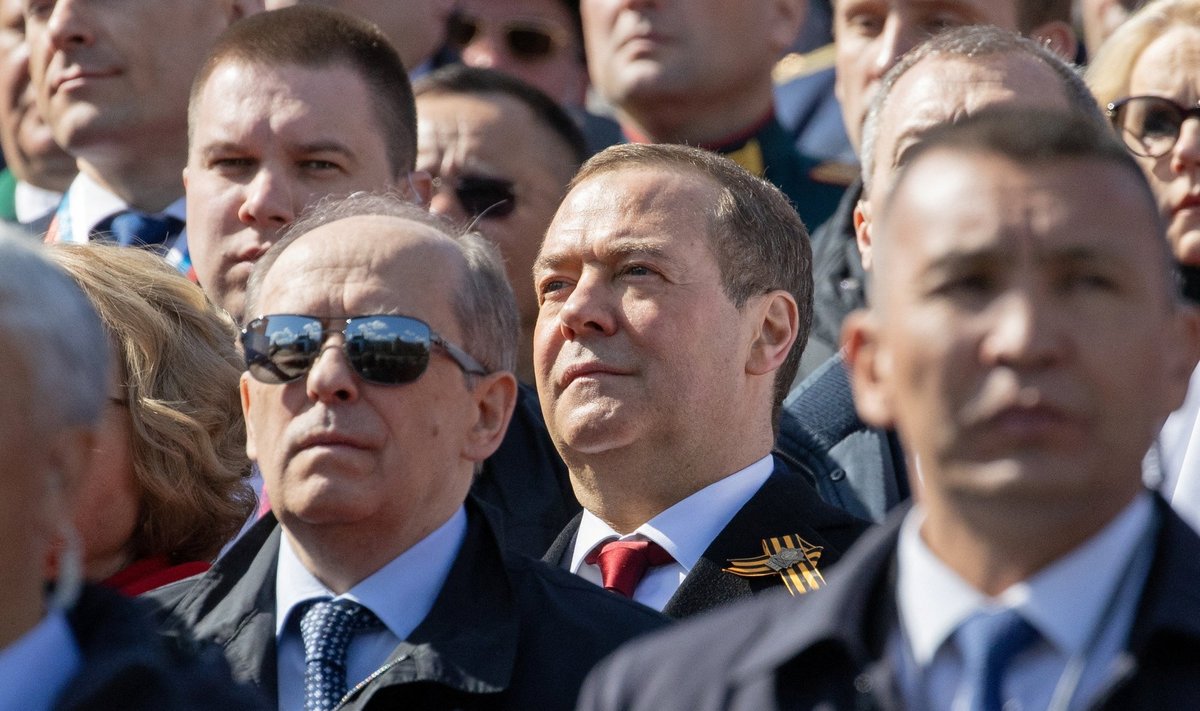 Medvedevil on turskete seltsimeeste selja taga julgem.