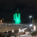 ГАЛЕРЕЯ | Башня Нарвского замка окрасилась в зеленый цвет в честь Дня Святого Патрика
