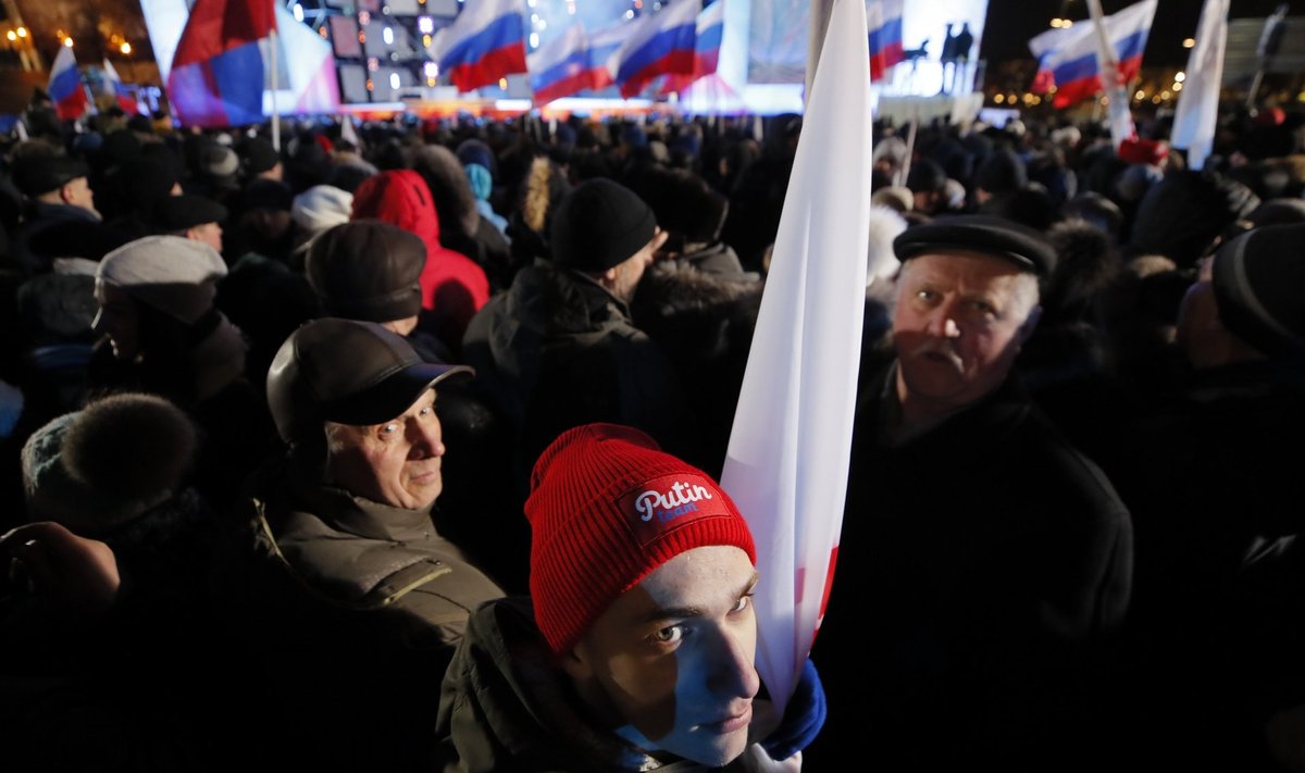Venemaa presidendi toetajad kogunesid eile õhtul Maneeži väljakule, kus toimus Krimmi annekteerimise suur pidulik kontsert-meeleavaldus.