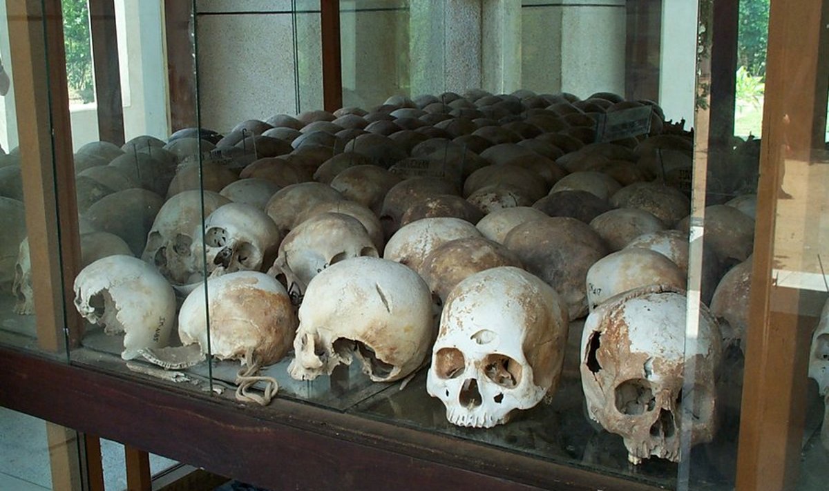 Jäljed Kambodža surmaväljadelt, ka seal ehitati kommunismi.