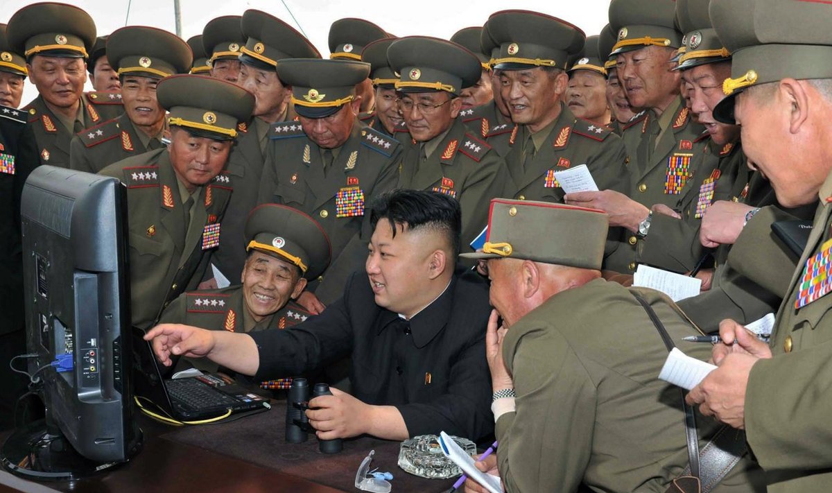 Põhja-Korea juht Kim Jong-Un arvuti taga.