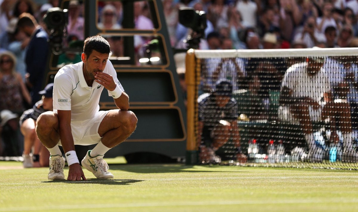 Novak Djokovićil on Wimbledoni võites kombeks süüa ära tükike muru.